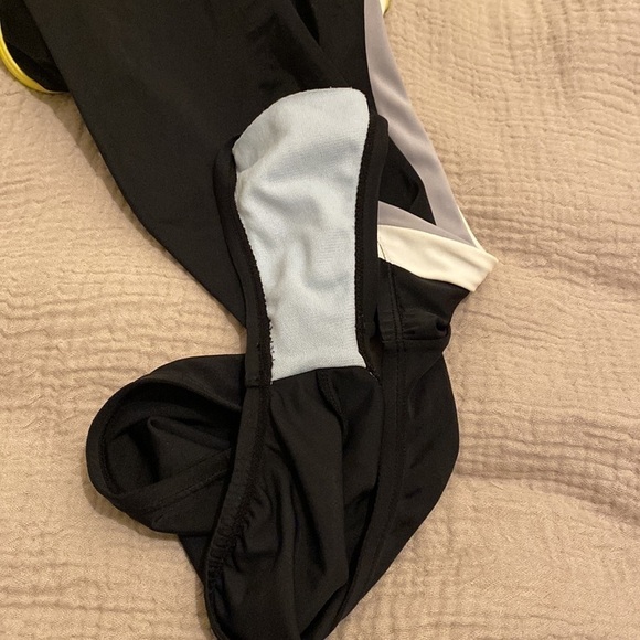 Nike one pices swimwear. Size 8 - Picture 10 of 11